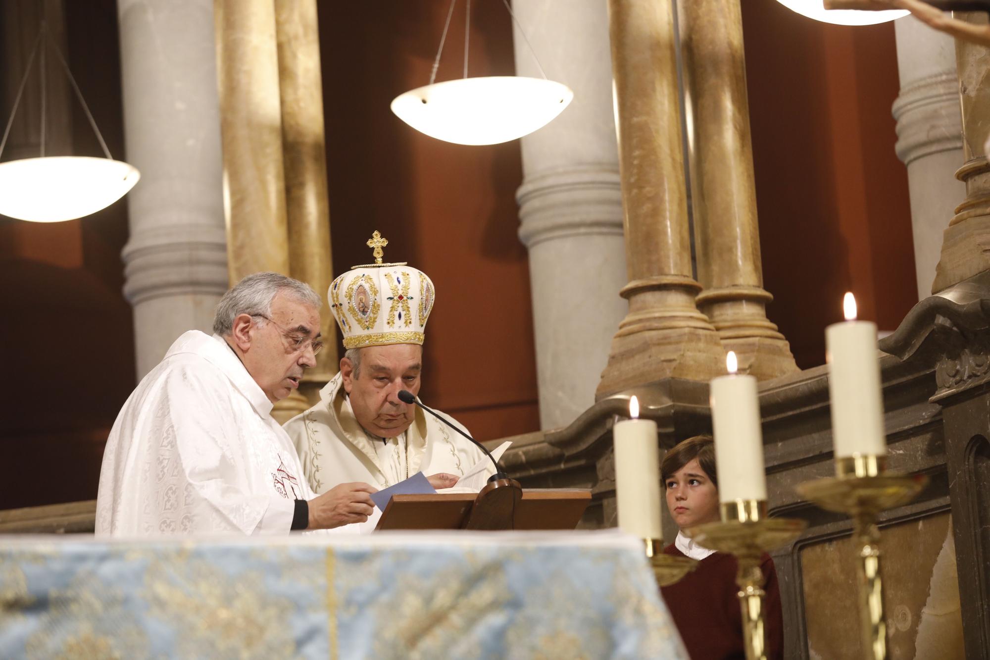 EN IMÁGENES: Así fue la misa con el arzobispo de Homs en la Iglesiona de Gijón