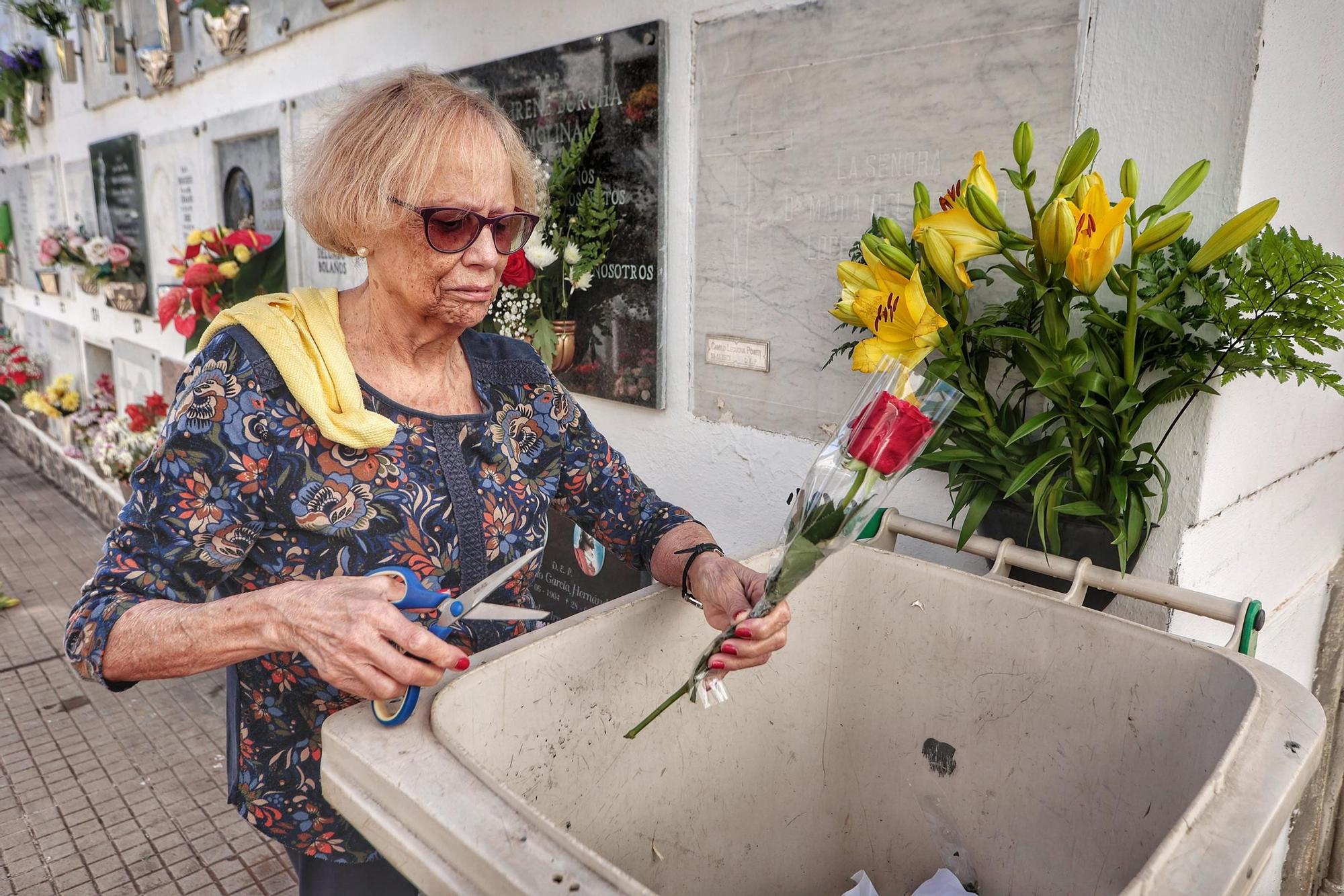 Día de Todos los Santos en el cementerio de Santa Lastenia