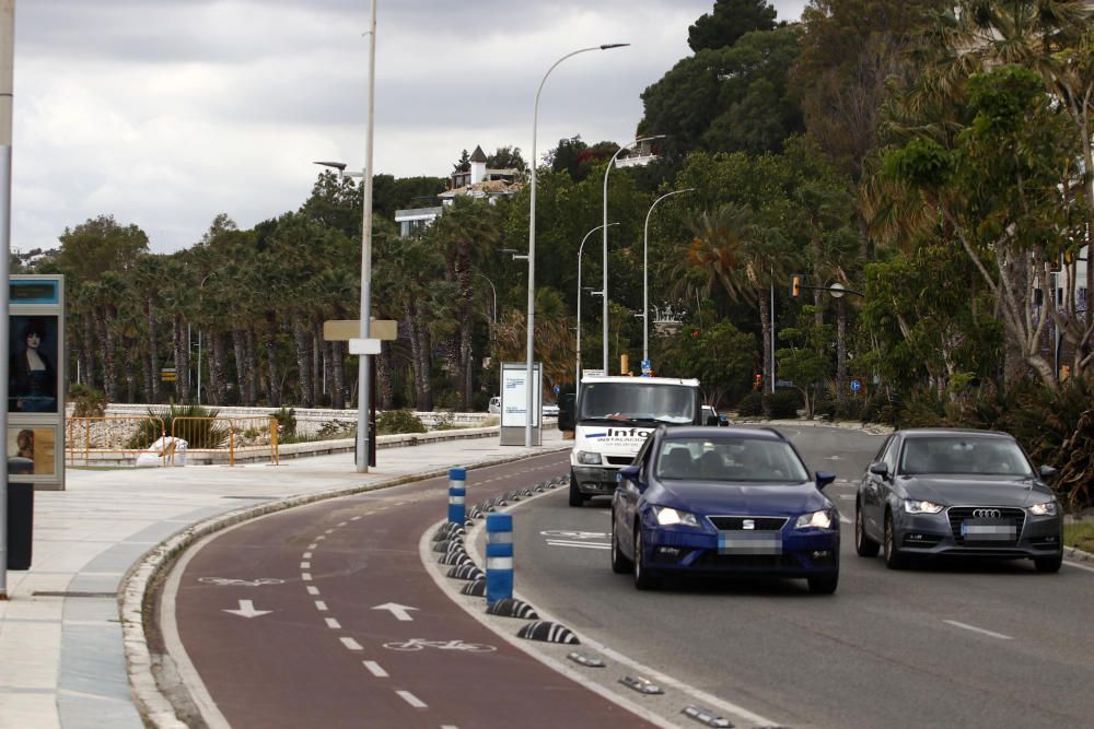 Este lunes ha tenido que reabrirse al tráfico rodado el paseo marítimo Pablo Ruiz Picasso, a pesar de que la pasada semana el Ayuntamiento de Málaga decretaba su cierre durante el tiempo que se mantuviese el estado de alarma.