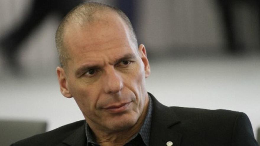 Varoufakis, atacado por un grupo de anarquistas