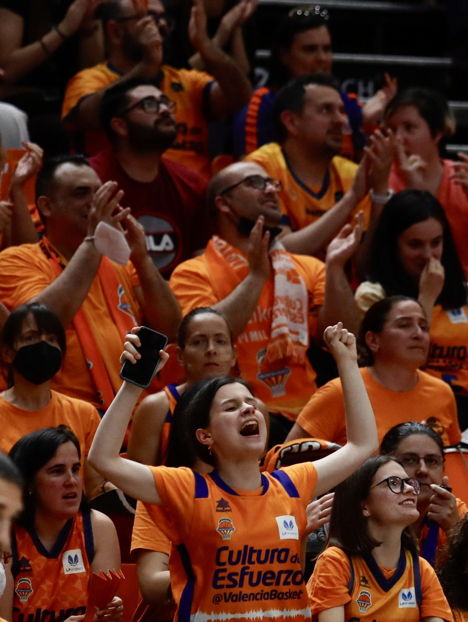 Adiós a la Liga entre aplausos para el Valencia Basket