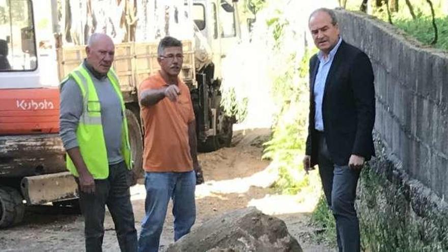 Manuel Carrera supervisó las obras en Pontellas. // FdV