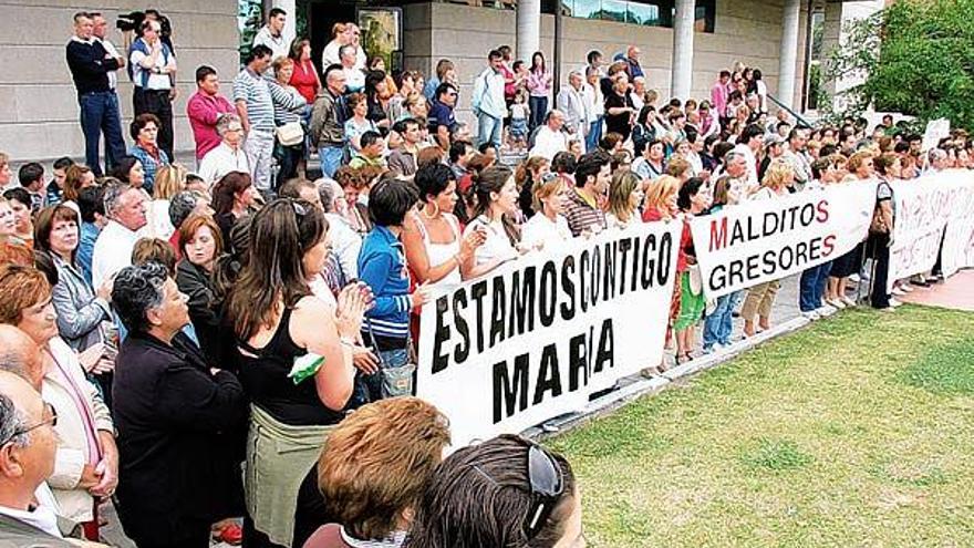 Los concentrados portaron pancartas en solidaridad con la madre.