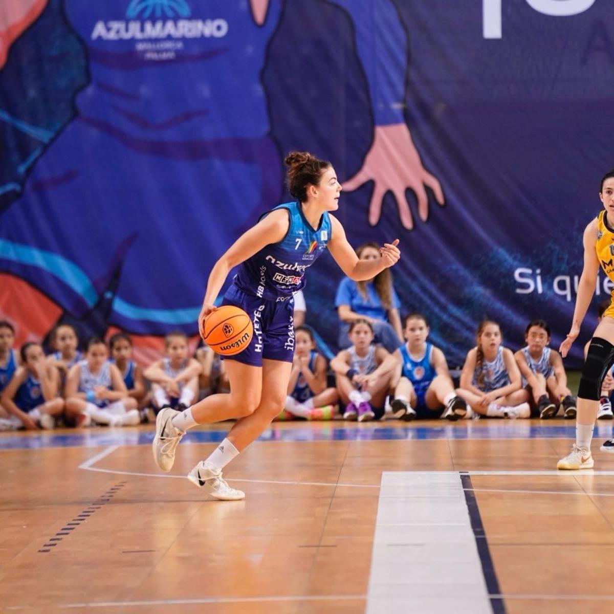 Marina Aviñoa dirige el ataque de las suyas.