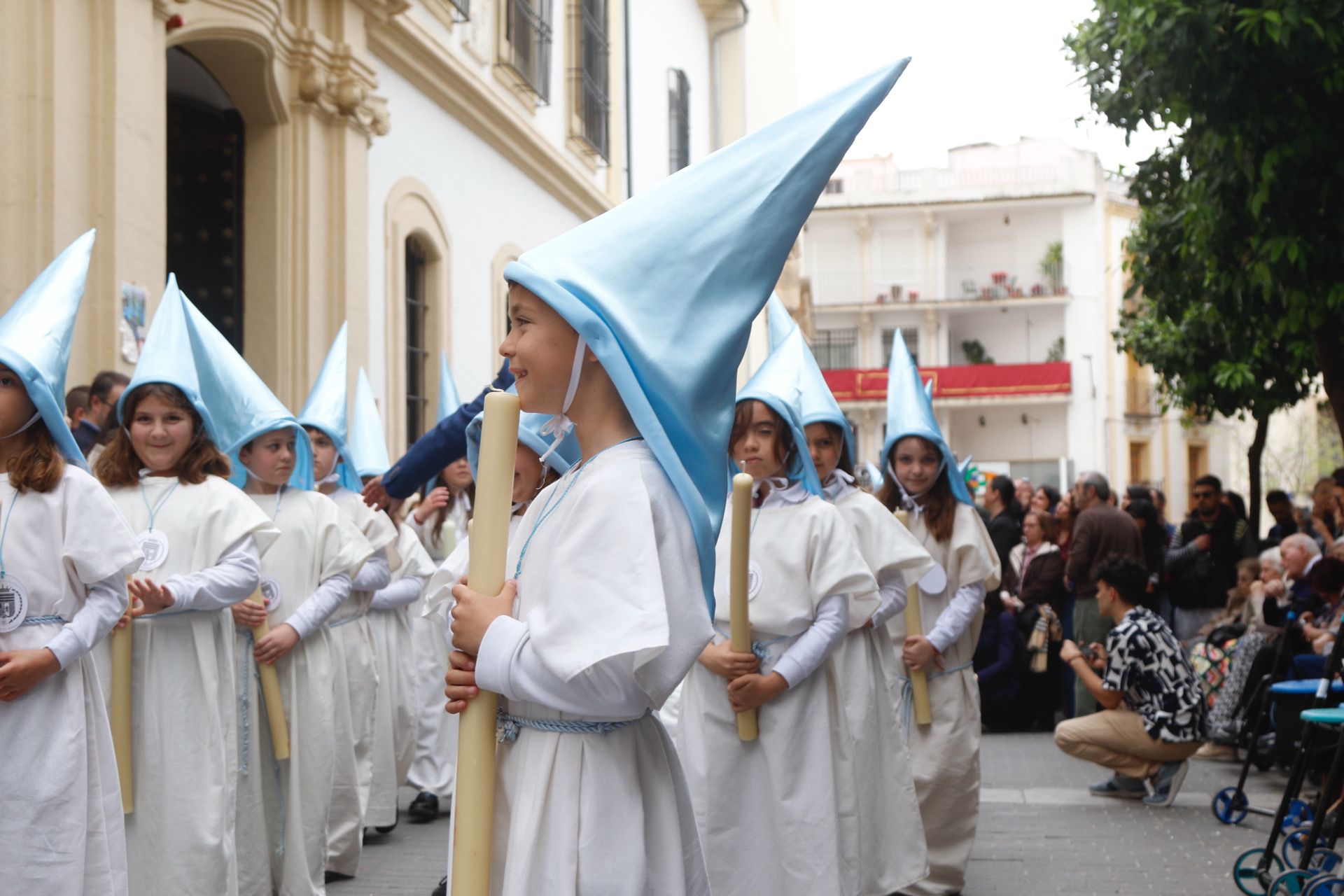 Pequeños del colegio de la Inmaculada durante su procesión