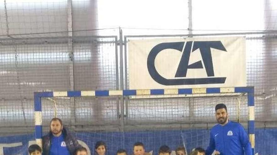 El equipo prebenjamín de fútbol sala de Infiesto.