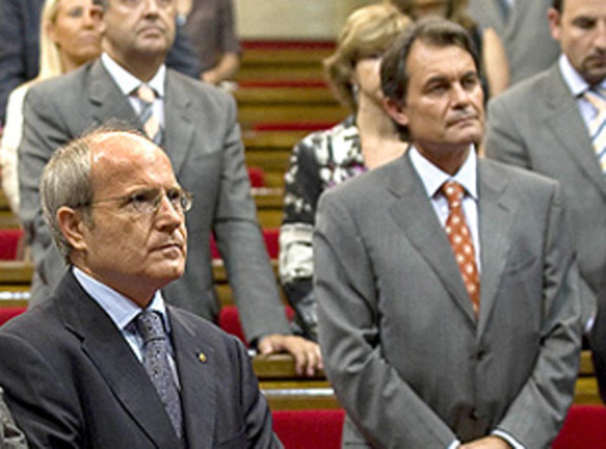 Montilla i {Mas} durant la sessió del Parlament. Montilla i {Mas} durant la sessió del Parlament.