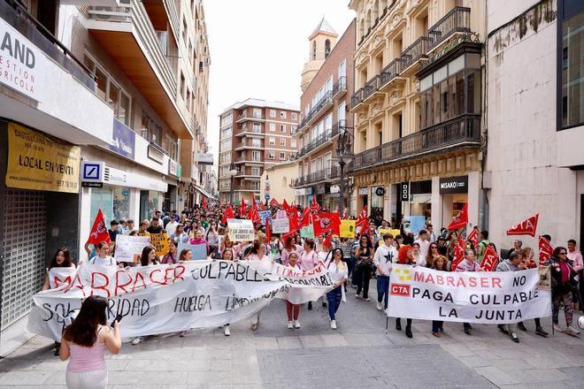 El conflicto laboral de las limpiadoras de los institutos de Córdoba, en imágenes