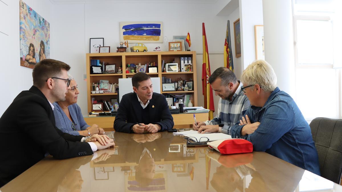 Firma del convenio entre Los Silos y el ayuntamiento