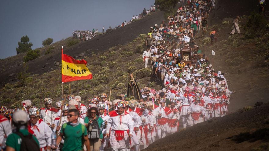 Querida Virgen de los Reyes, el mundo echaba de menos verte recorrer El Hierro