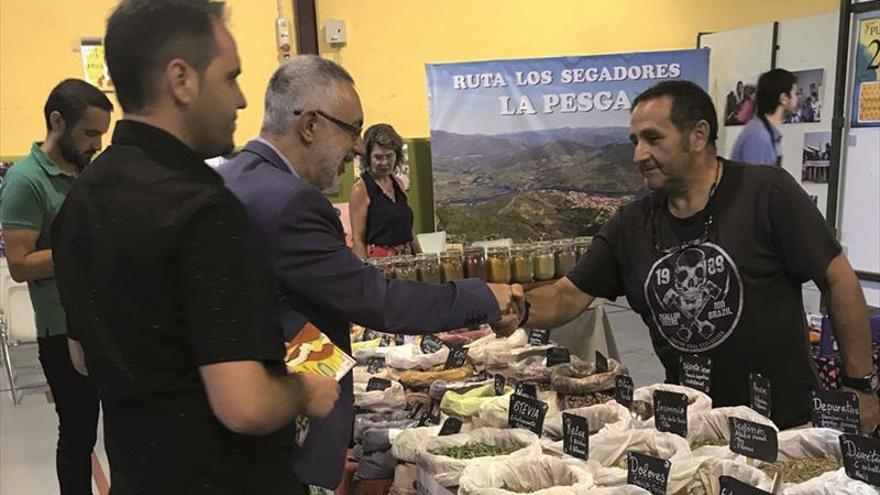 Comienza la VIII Feria de Muestras de la Pesga con productos de la comarca