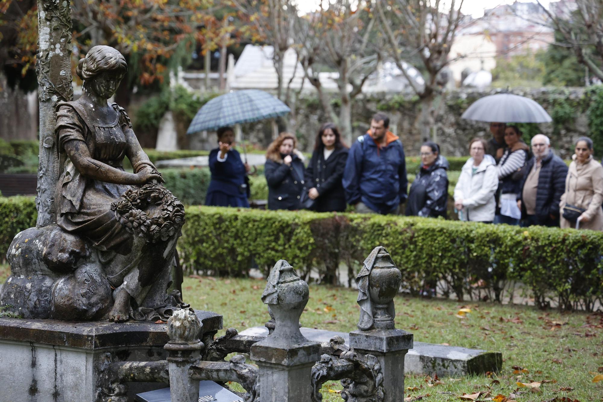 Recorremos el cementerio de Pereiró con Cachamuiña, Concepción Arenal e Irene Ceballos