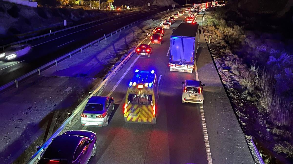 Atascos kilométricos en la antigua A-30 entre Murcia y Molina por tres accidentes en cadena.