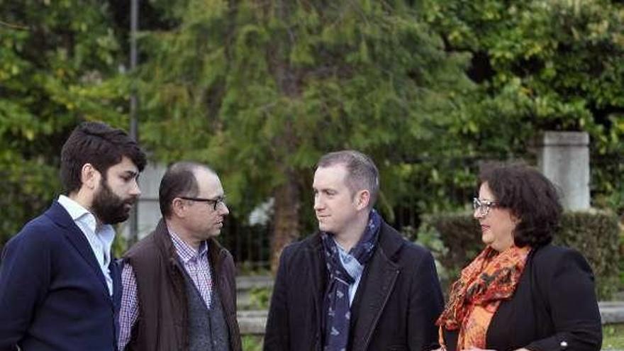 Luis Miguel Fernández Berandón, César B. Arias, José Ángel Gayol y María Beatriz Álvarez, antes del coloquio.