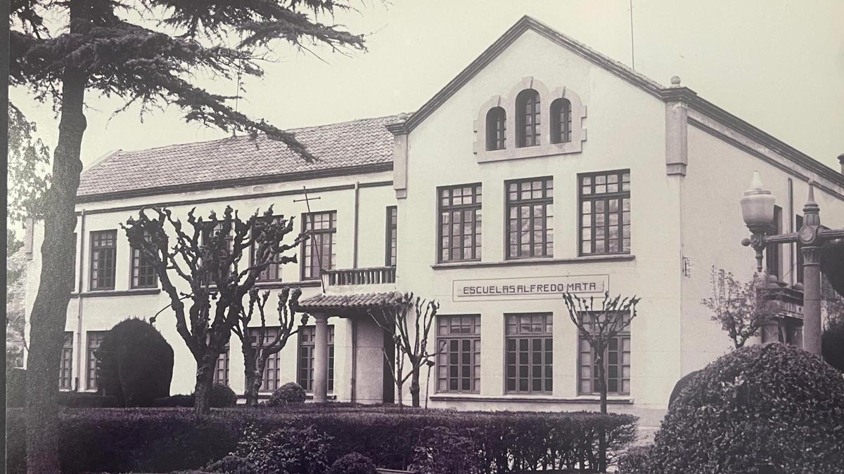 Una imatge antiga de l'edifici de l'Escola Alfred Mata
