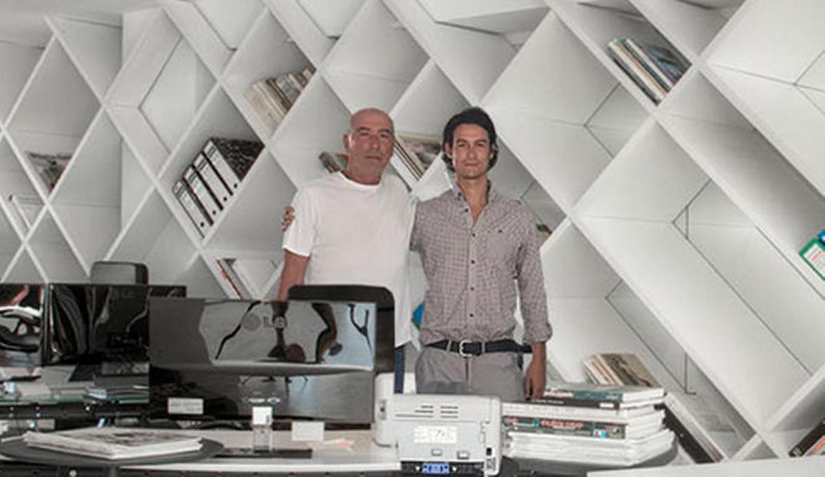 Los dos arquitectos premiados, en su estudio.