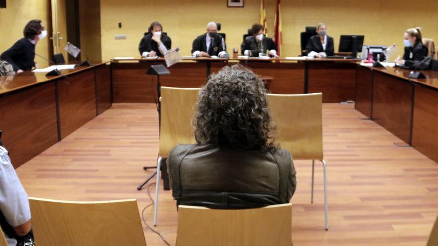 D&#039;esquenes, l&#039;acusat durant el judici |