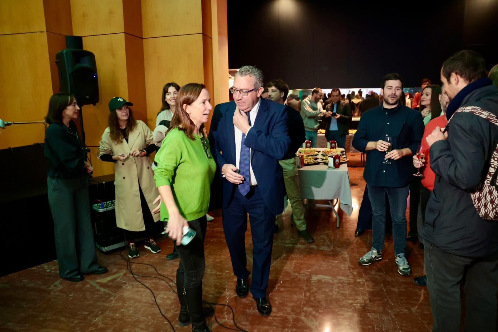 La Diputación de Alicante brinda con la prensa y pone el foco en inversiones culturales