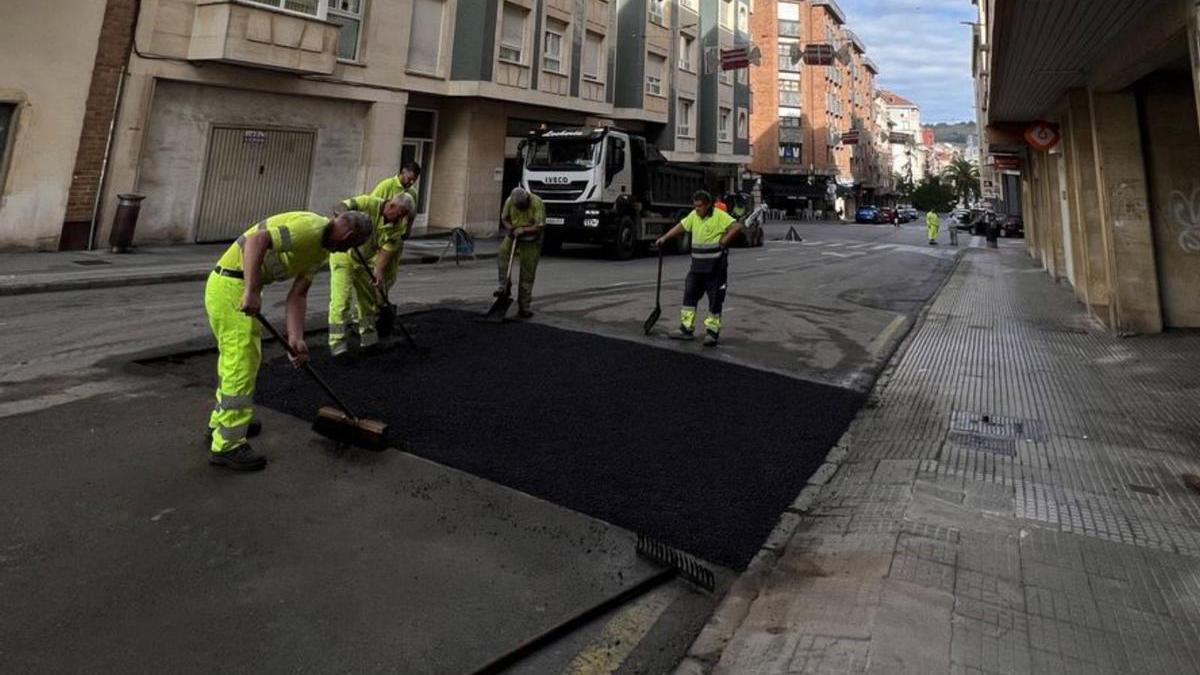 Rebacheo en la plaza de Manuel Llaneza | A. S.