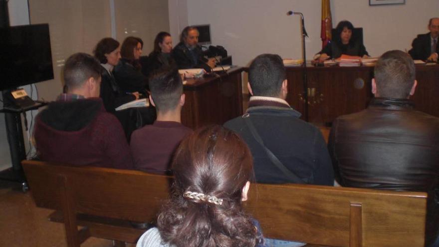 Los cuatro jóvenes acusados, durante el juicio celebrado ayer en Palma.