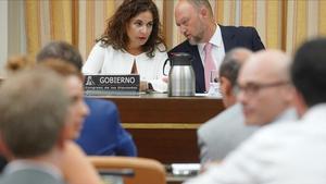 La ministra de Hacienda, María Jesús Montero, en la Comisión de Hacienda del Congreso de los Diputados.