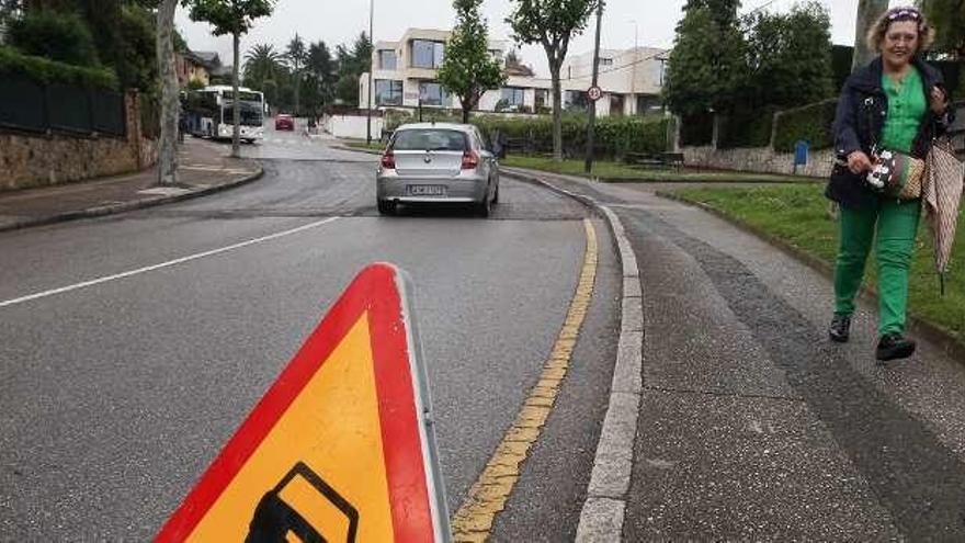 El Ayuntamiento tapa baches en la avenida de los Monumentos