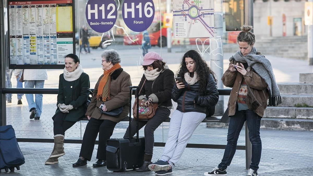 rjulve36839313 barcelona 11 01 2017 barceloneando fr o un una parada de au181126133938 rjulve36839313 barcelona 11 01 2017 barceloneando fr o un una parada de au181126133938