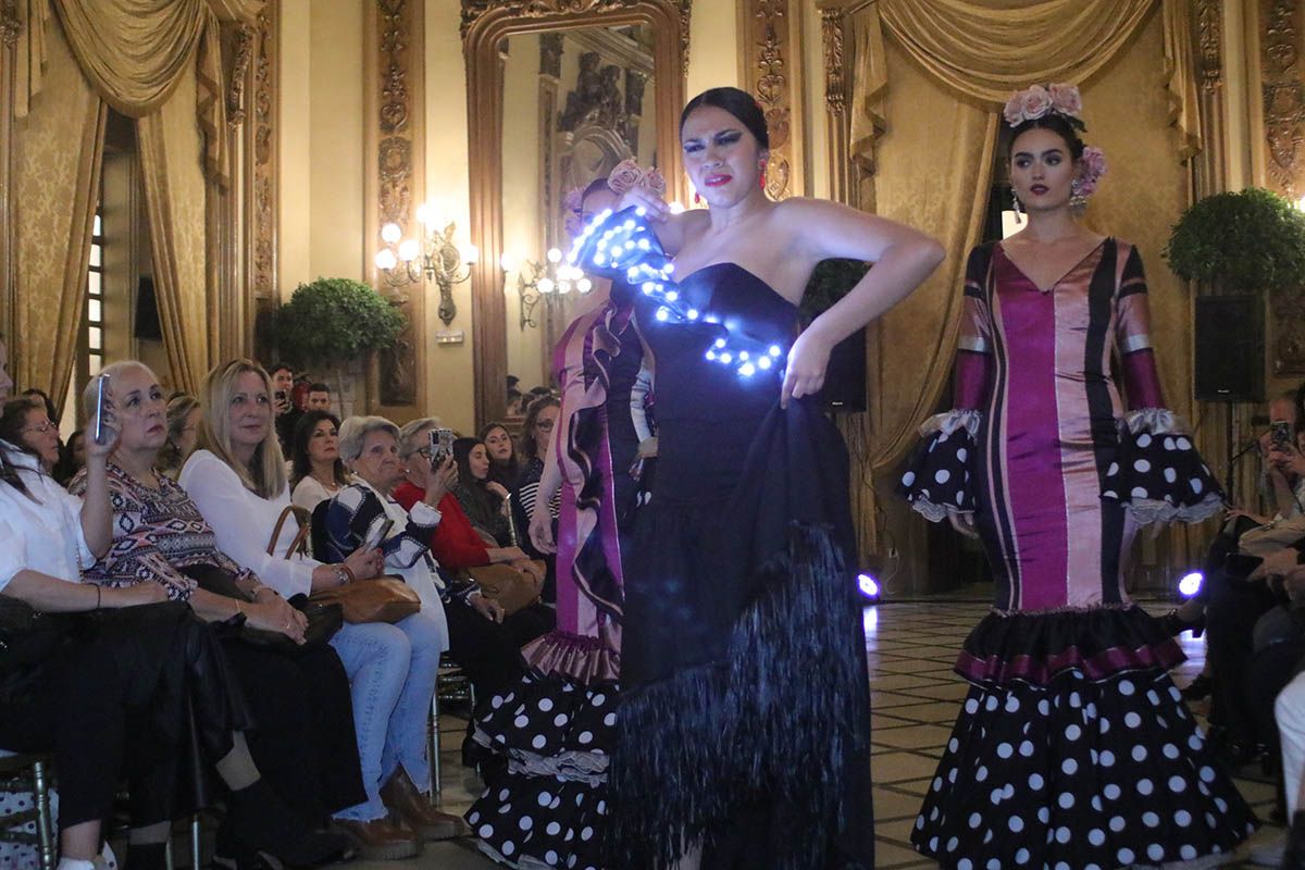 Desfile de moda flamenca a beneficio de Sonrisa de Lunares