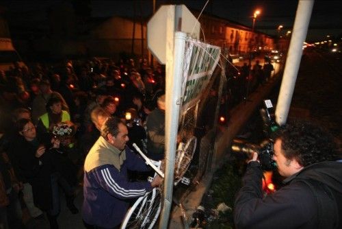 Doscientas personas marchan en recuerdo al ciclista arrollado por el tren en Murcia