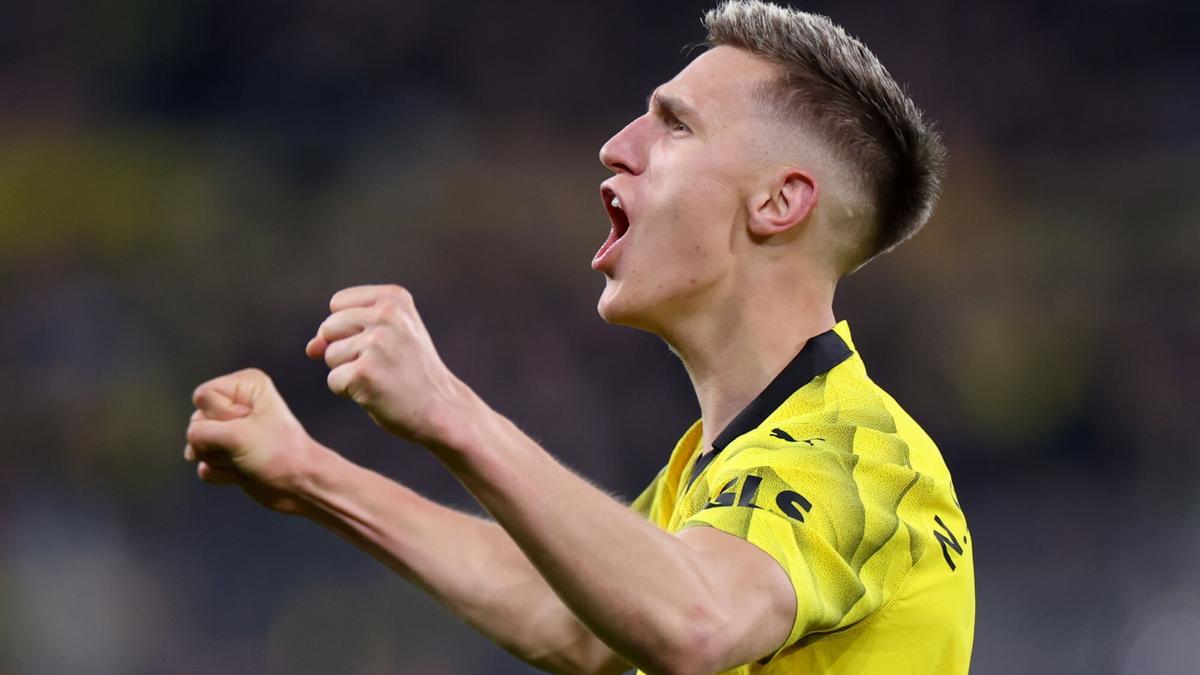 El sorprendente central zurdo que sigue el Barça: la rompe con 17 años en la Ligue1