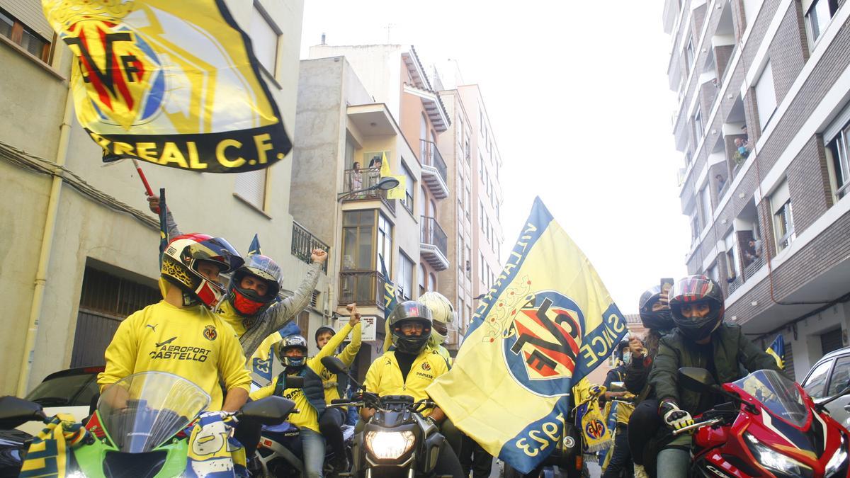 GALERÍA DE FOTOS | Así han recibido al equipo en los aledaños del estadio