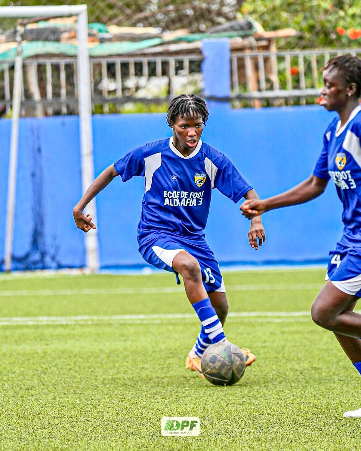 Aba, la sobrina de Moi Ndiaye, durante un partido en Dakar.