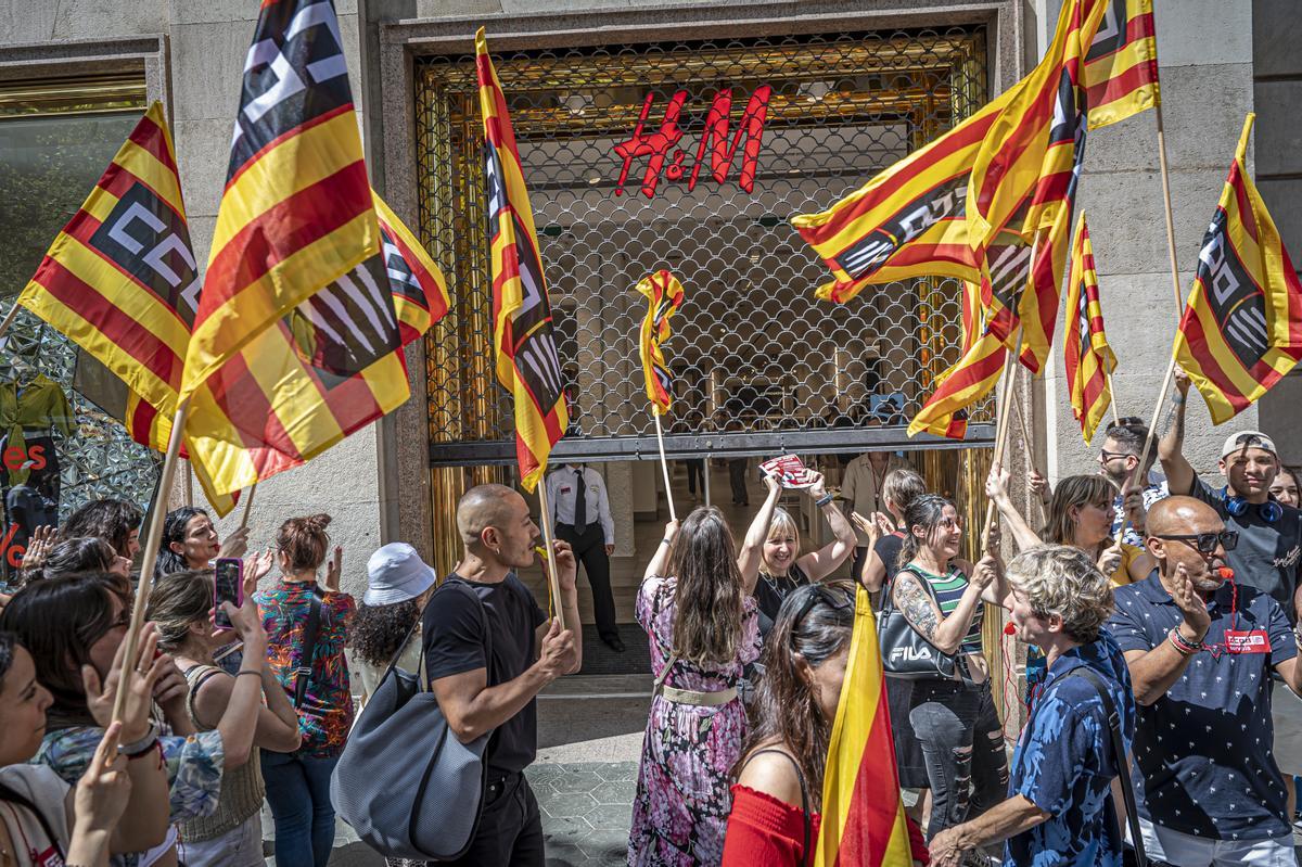 Huelga de trabajadores de H&M en el arranque de las rebajas