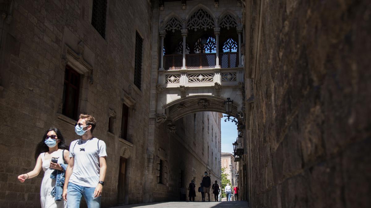 Calle de García Lorca. Al poeta de Fuente Vaqueros le dedicó Barcelona una de sus más bellas calles, conmocionada la ciudad por su asesinato nada más comenzar la Guerra Civil.