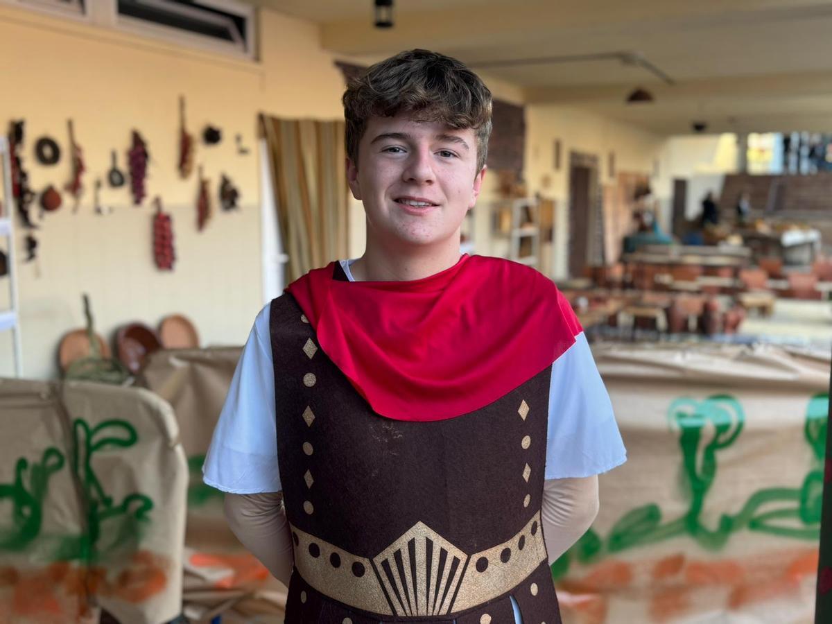 Pablo Ruiz, alumno de tercero de la ESO convertido en soldado romano en el belén viviente del colegio Santa Teresa de Badajoz.