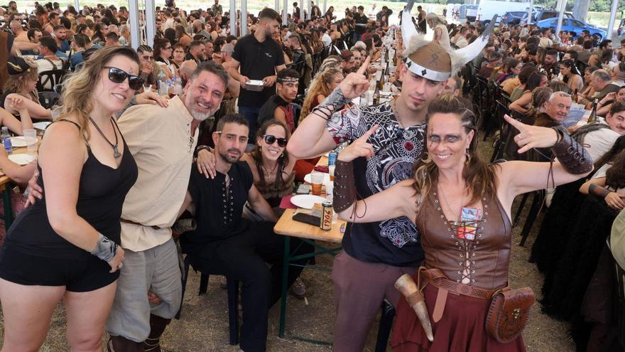 Unas novecientas personas asistieron al Xantar Vikingo en Catoira