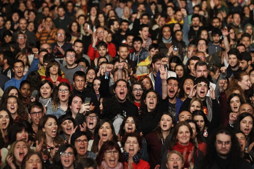 Manifestación en Valencia con motivo del 25 d'Abril