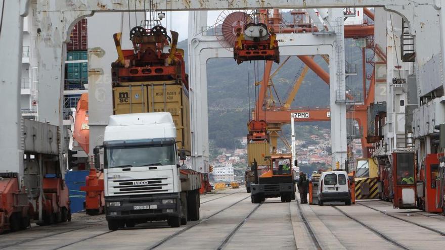 Competencia amenaza con sancionar a empresas y sindicatos de Vigo por pactos en la estiba