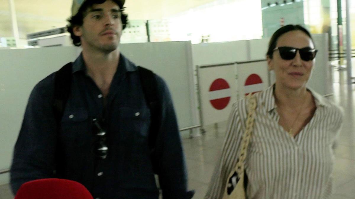 Tamara Falcó e Iñigo Onieva en el aeropuerto del Prat.