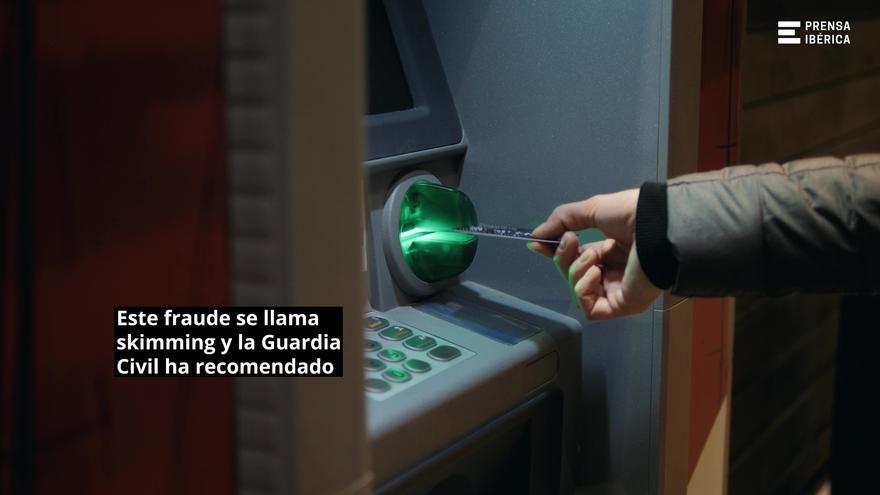 VÍDEO | La Guardia Civil pide extremar las precauciones en los cajeros bancarios por culpa del 'skimming'