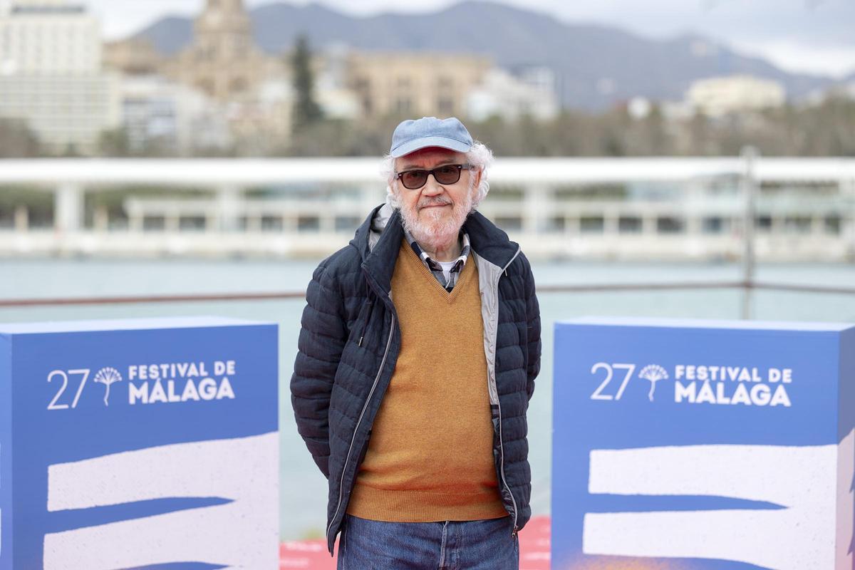 El director Emilio Martínez-Lázaro posa durante la presentación de 'Un hipster en la España vacía'.