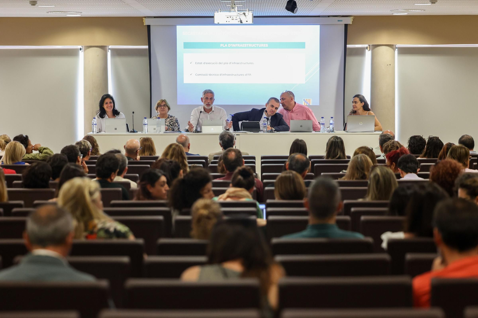 Galería: Imágenes de la reunión del conseller de Educación con los directores de los centros de Ibiza y Formentera