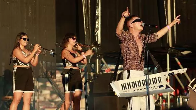 Ortiga, Budiño, Xabier Díaz & Adufeiras de Salitre y De Ninghures cerraron el festival Son & Mar en Vigo