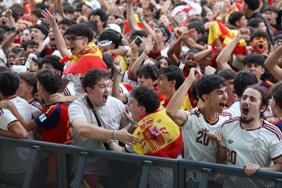 Así celebró Toledo el pase de España a la final del Mundial tras vencer a Francia: búscate en las fotos Así celebró Toledo el pase de España a la final del Mundial tras vencer a Francia: búscate en las fotos