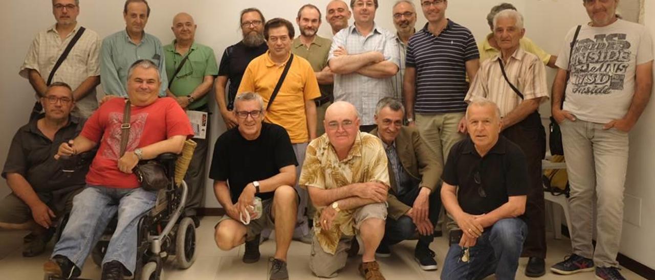 Grupo de ajedrecistas que participan en el Campeonato de Mallorca de veteranos.