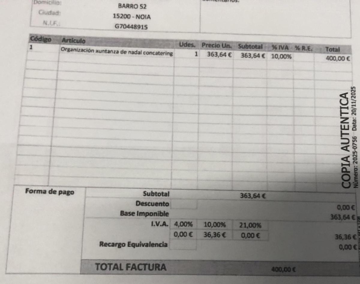 Factura de 400 euros que Marea Cidadá cargó al Concello por una "xuntanza de Nadal con catering".