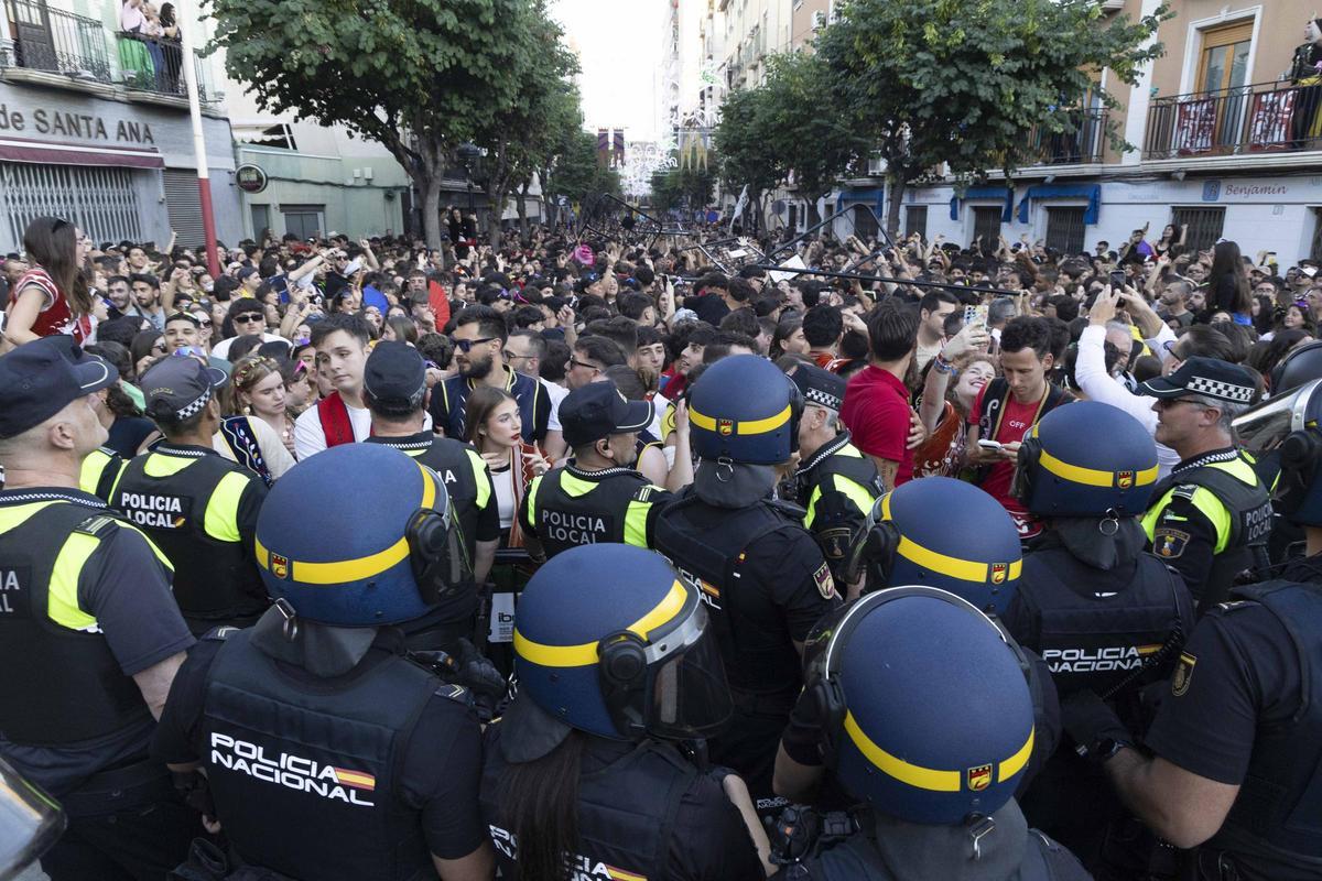 La fiesta estalla en Elda con el pasodoble "Idella"