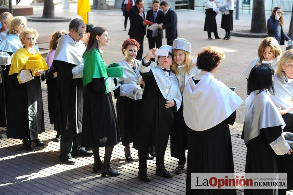 Rosamaría Alberdi, primera enfermera doctora honoris causa de España por la UMU