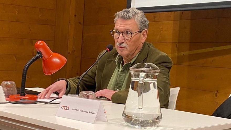 Higinio del Río, durante su conferencia en el Centro Cultural Llacín.