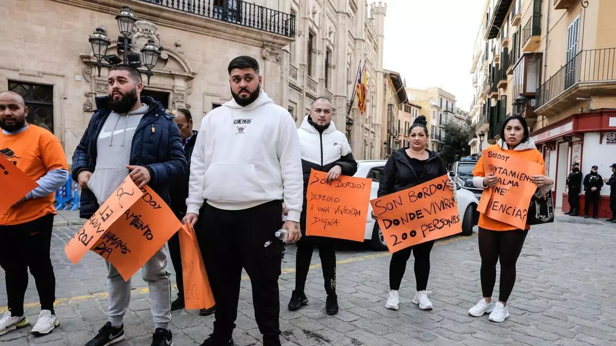 VÍDEO | Chabolistas de Son Bordoy amenazados de desahucio salen a la calle